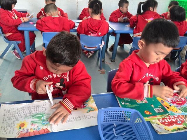 读书周系列活动之——修补图书