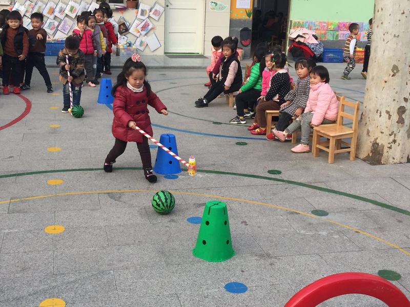 体育游戏《我会赶小猪》二-定远县粮食局幼儿园