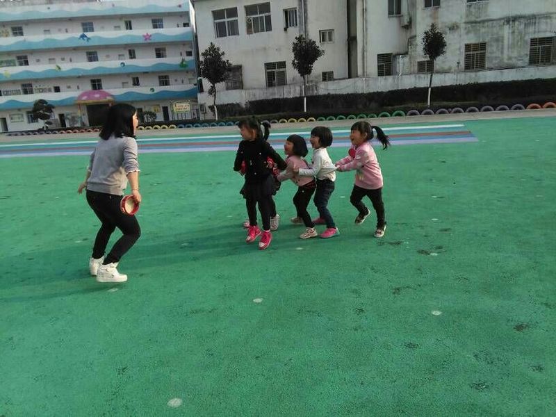 户外游戏《老鹰抓小鸡》