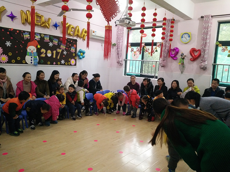 小四班小朋友们早上好.jpg 小四班小朋友们早上好.jpg