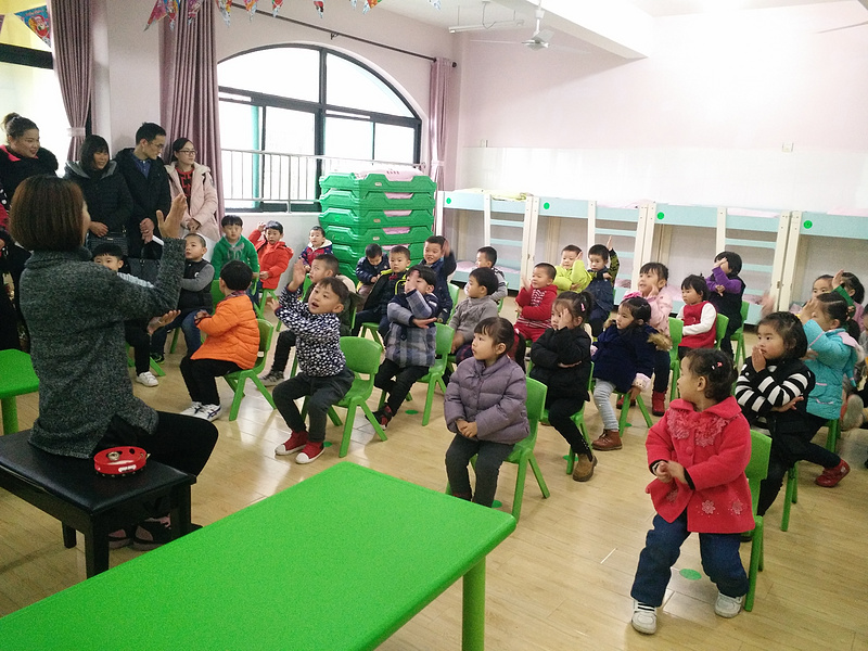 小一班拍拍手.jpg 小一班拍拍手.jpg