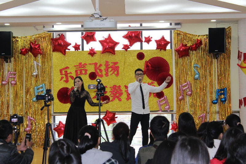 家长唱歌.jpg 家长唱歌.jpg