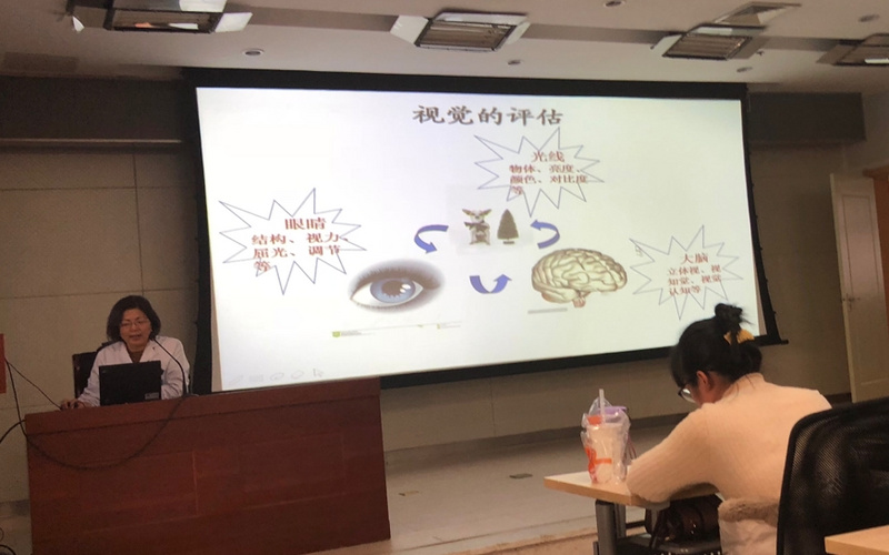 童梅玲主任.png 童梅玲主任.png