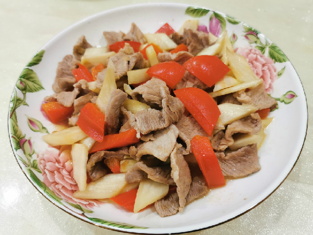 2茭白彩椒炒肉片.jpg 2茭白彩椒炒肉片.jpg